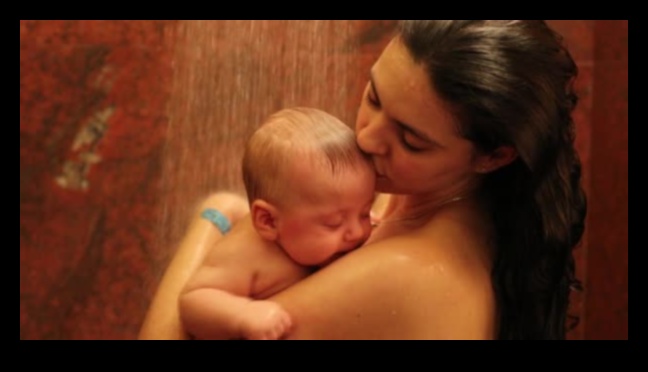 المطبات المتفتحة: الاستحمام بالأم بالمودة