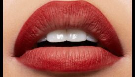 ملامح مثيرة: الحصول على مظهر منحوت بشكل طبيعي باستخدام قلم تحديد الشفاه