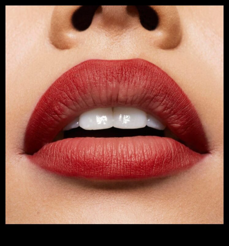 ملامح مثيرة: الحصول على مظهر منحوت بشكل طبيعي باستخدام قلم تحديد الشفاه