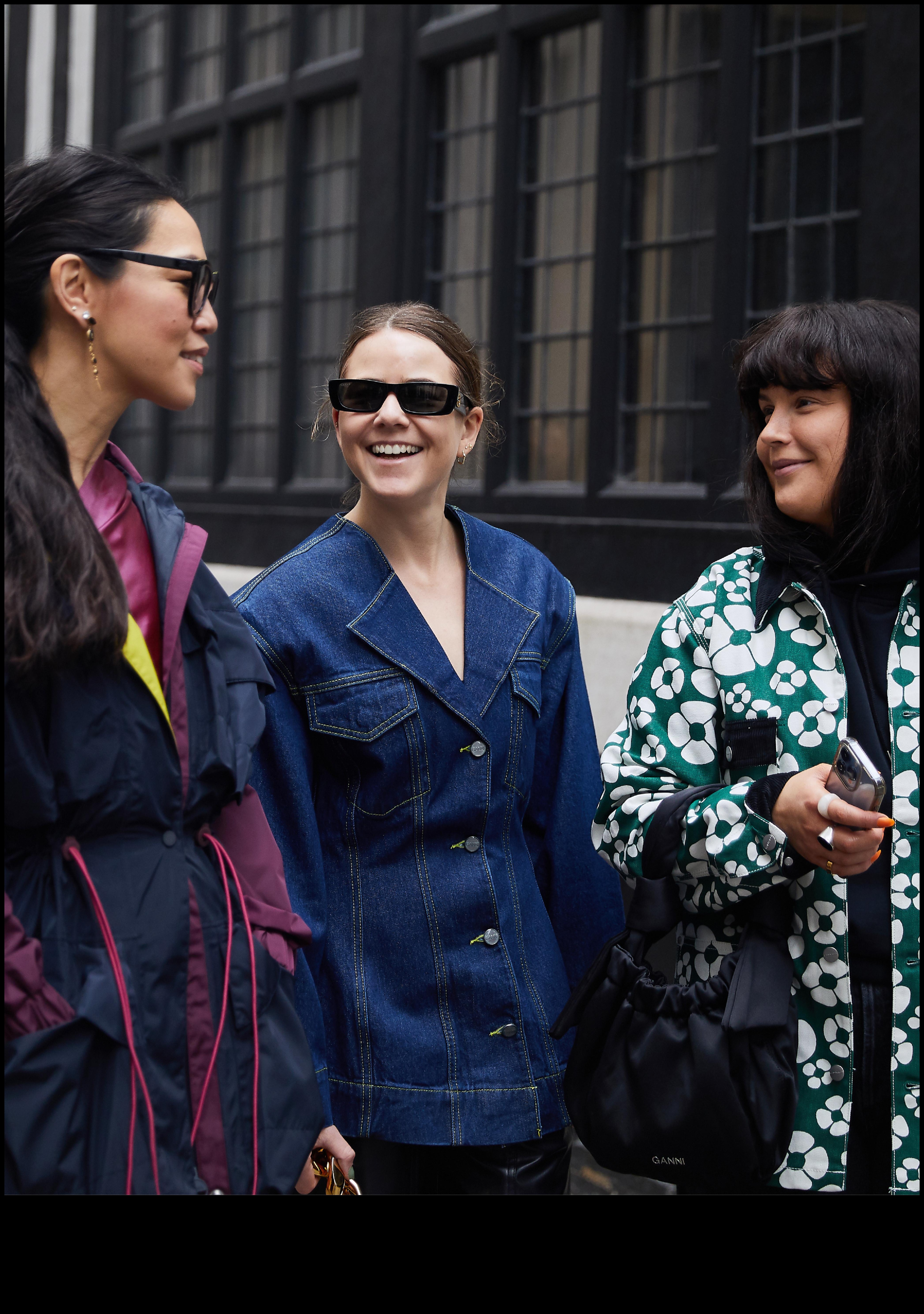 انصهار الموضة: الهدايا العصرية التي تمزج بين الأسلوب والمضمون