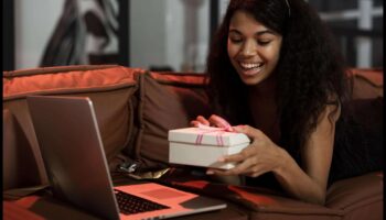 الأناقة التعبيرية: الهدايا التي تتحدث عن مجلدات بدون كلمات