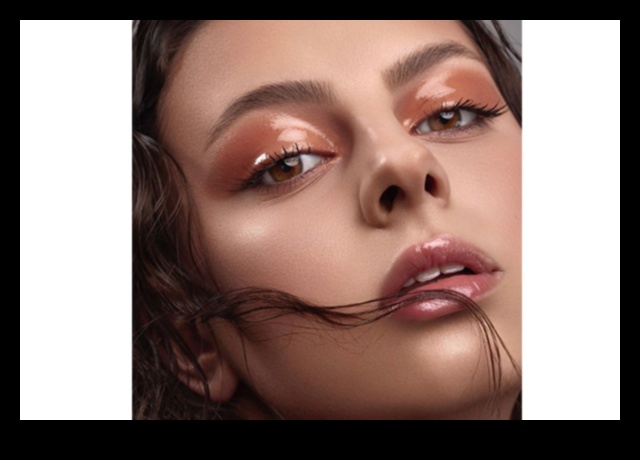 أناقة بلا مجهود: قوة تقنيات مكياج المساء البسيطة