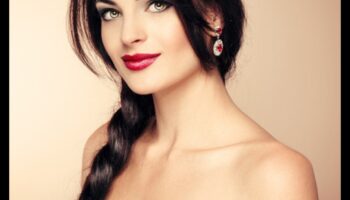 أناقة بلا مجهود: قوة تقنيات مكياج المساء البسيطة