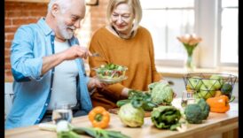 لوحة السنوات الذهبية: التنقل في أساسيات تغذية الشيخوخة