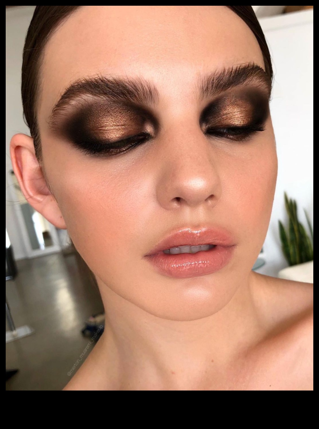 من النهار إلى الليل: إتقان مظهر ظلال العيون المتنوعة في أي مناسبة